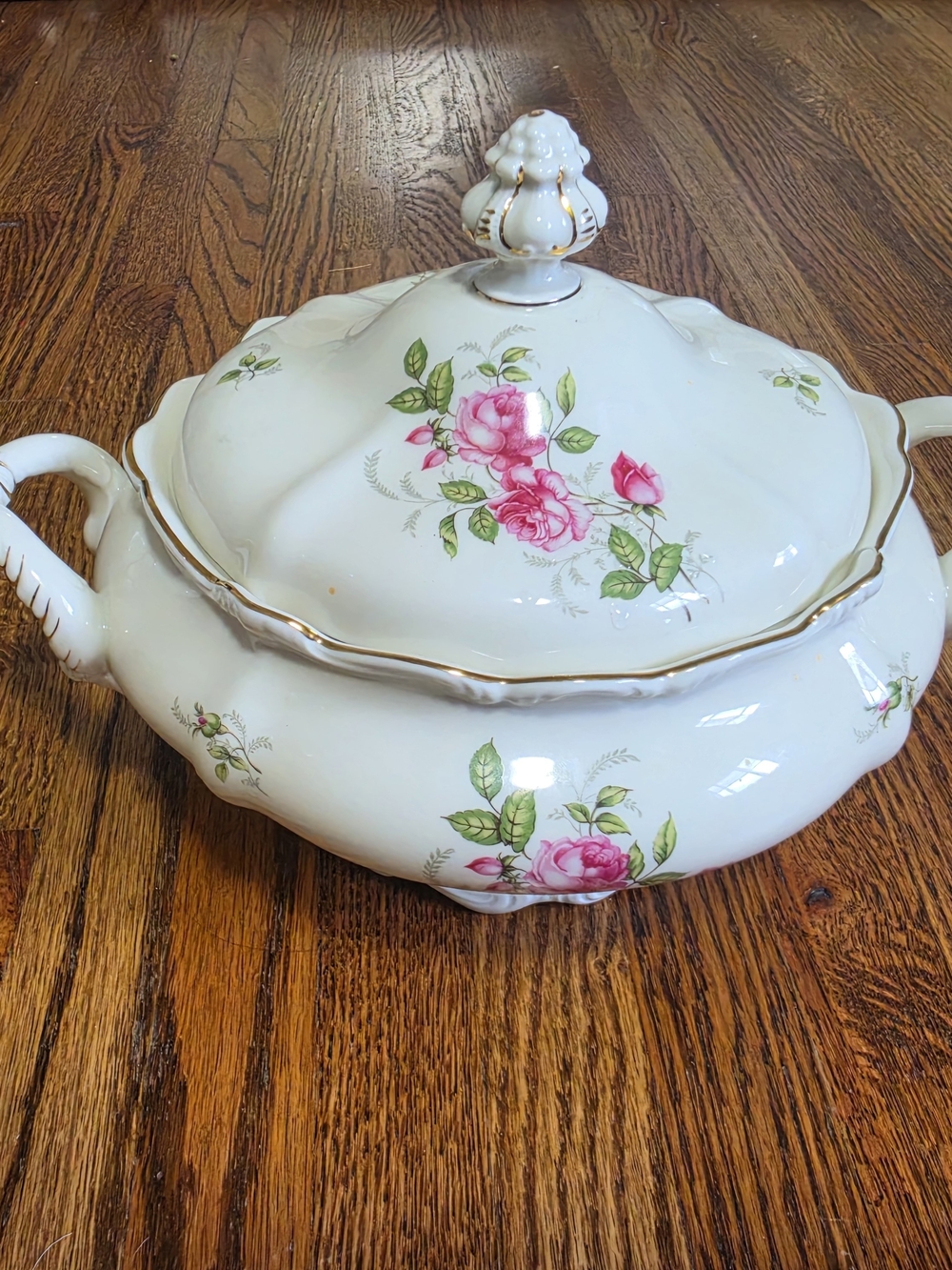 Classic Pompadour Tureen Porcelain